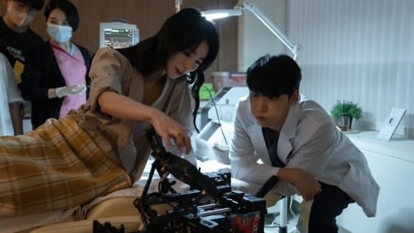 bintang_the_glory_lim_ji_yeon_dan_lee_do_hyun_berpacaran