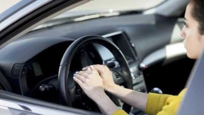 bisa_picu_kecelakaan_waspadai_penyebab_setir_mobil_goyang