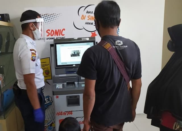 blt_pekerja_mengucur_nasabah_bank_melonjak_150_persen