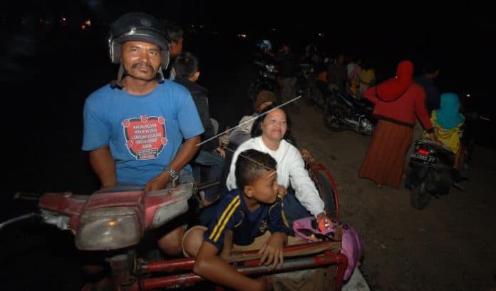 bmkg_cabut_peringatan_tsunami_warga_padang_kembali_diperbolehkan_pulang_ke_rumah