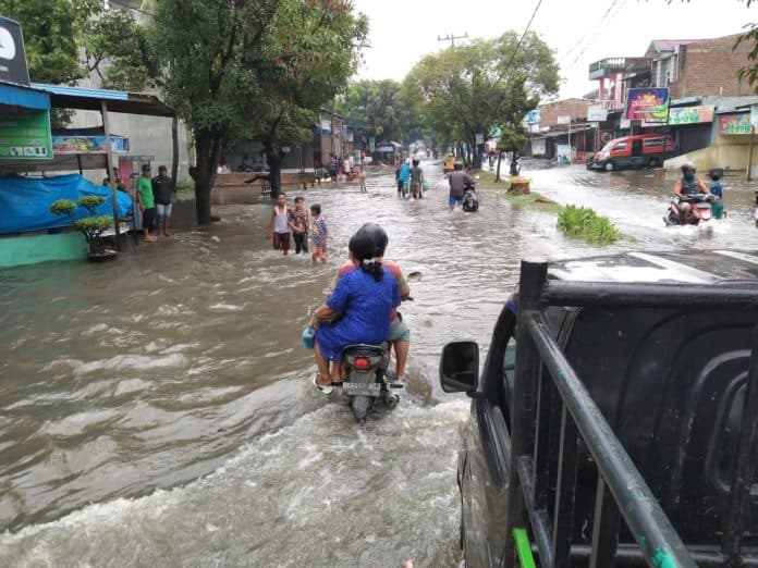 bmkg_daerah_pegunungan_lereng_dan_pantai_rawan_longsor_dan_banjir