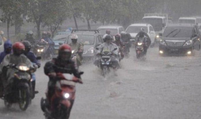 bmkg_ungkap_penyebab_hujan_deras_dan_angin_kencang_di_medan_beberapa_hari_terakhir