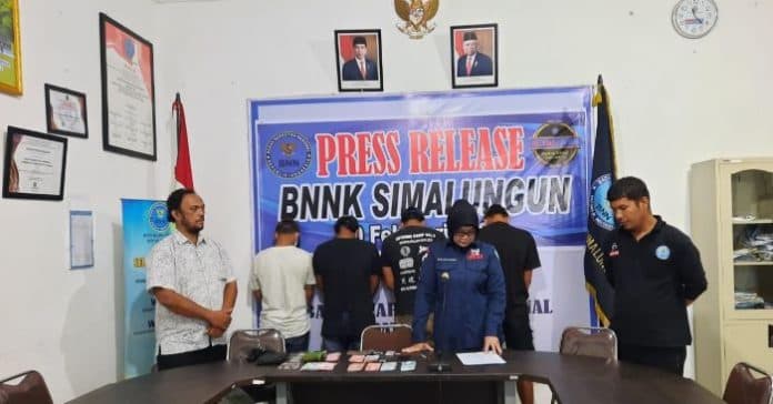 bnn_simalungun_amankan_4_penyalahguna_narkoba_di_tanah_jawa