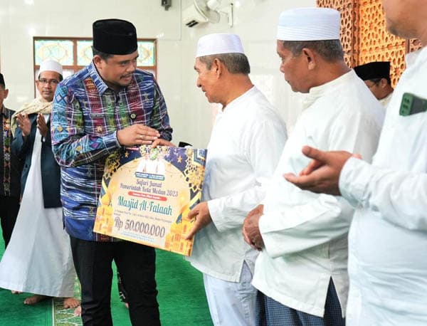 bobby_masjid_harus_jadi_wadah_pererat_hubungan_antar_manusia_dan_allah