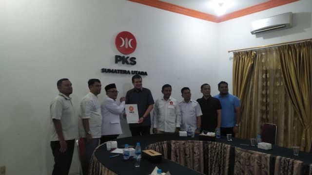 bobby_nasution_ambil_formulir_balon_gubernur_sumut_ke_sembilan_partai