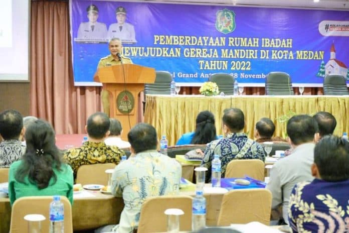 bobby_nasution_gereja_dapat_diberdayakan_jadi_titik_awal_perekonomian_umat