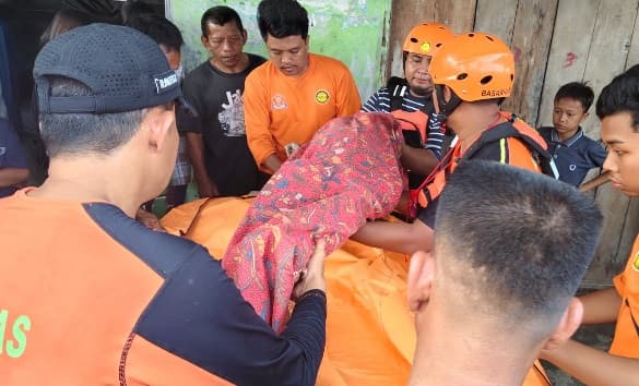 bocah_9_tahun_terpeleset_ke_sungai_denai_ditemukan_tidak_bernyawa