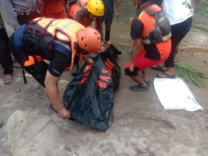 bocah_yang_hanyut_di_sungai_bahbolon_ditemukan_meninggal_dunia