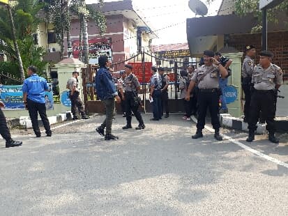 bom_bunuh_diri_di_polrestabes_medan_seorang_pria_tewas