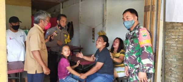 bonar_tobing_tewas_membusuk_dalam_rumahnya_di_desa_hapoltahan