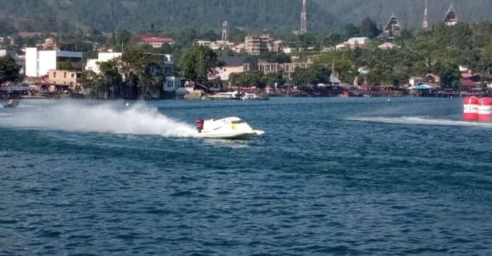 bos_f1h2o_tantang_indonesia_kontrak_50_tahun_di_danau_toba