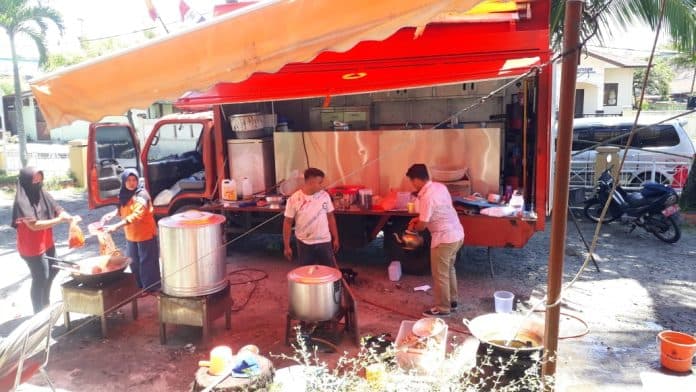 bpbd_siantar_buka_dapur_umum_bagi_warga_terdampak_angin_puting_beliung
