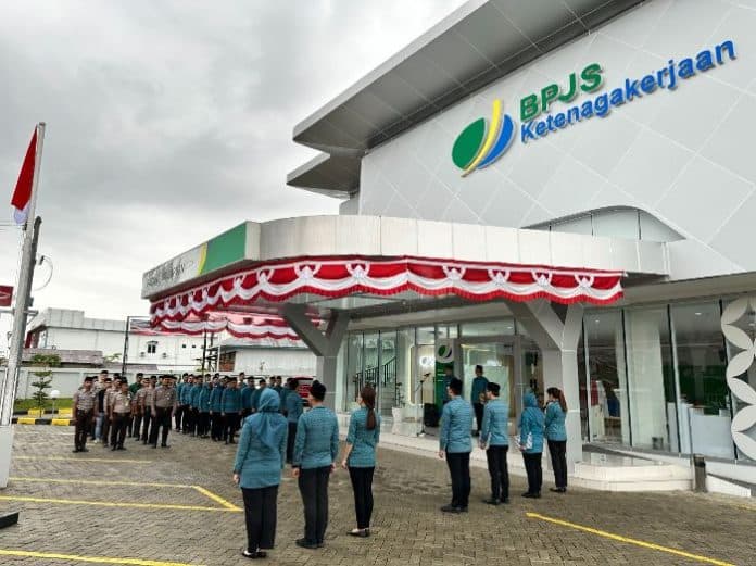bpjstk_padangsidimpuan_laksanakan_upacara_hut_ri_ke_78_dan_tingkatkan_brand_awareness_ke_masyarakat