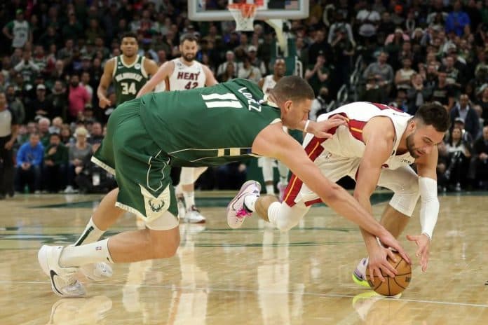bucks_tersingkir_lakers_hingga_warriors_bersaing_ketat