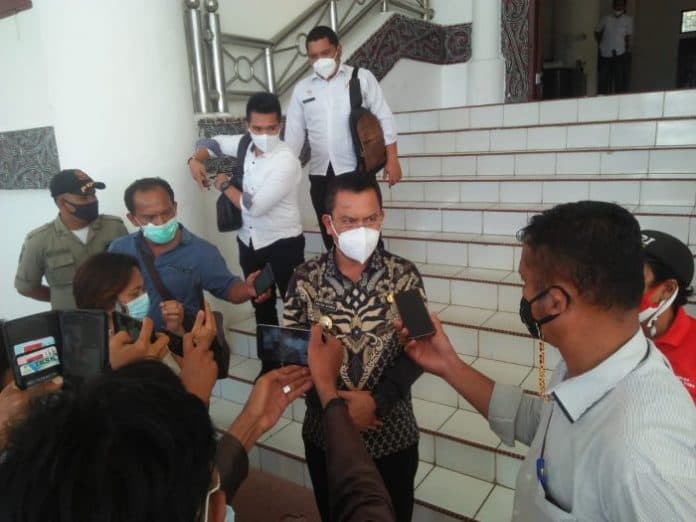 budaya_manortor_di_acara_pesta_dilarang_di_toba