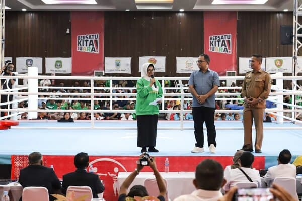 buka_pertandingan_cabor_tinju_di_siantar_wali_kota_susanti_tuai_pujian_dari_pertina