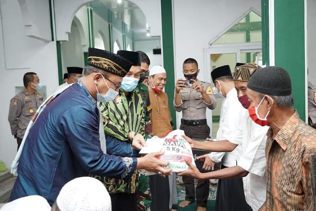 buka_puasa_bersama_masyarakat_dan_taruna_latsitardanus_wali_kota_tebing_tinggi_mari_perbanyak_sedekah
