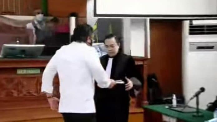 buku_hitam_ferdy_sambo_diserahkan_ke_pengacara_usai_divonis_mati