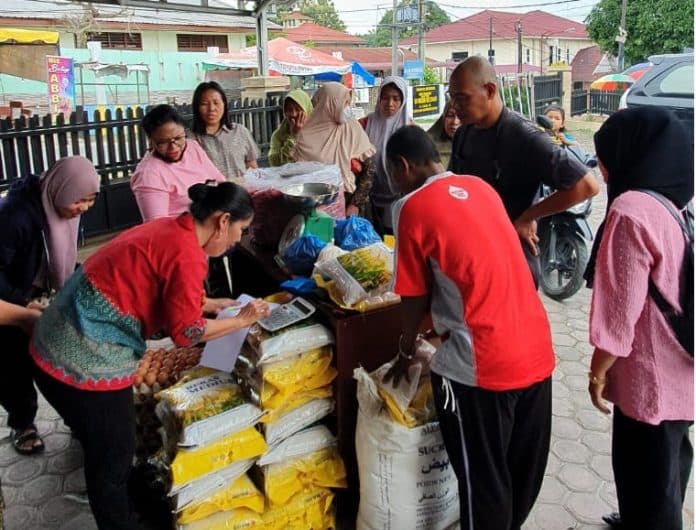 bulog_salurkan_27600_ton_beras_melalui_operasi_pasar_untuk_jaga_stabilitas_harga