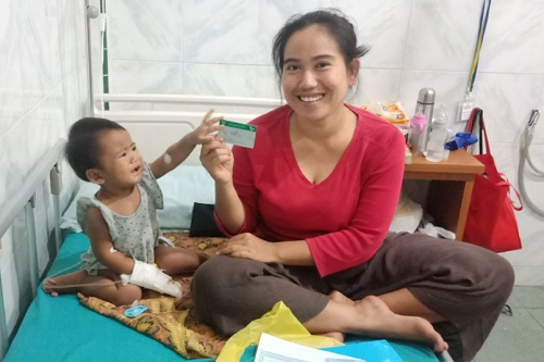 bunga_lega_jkn_jamin_seluruh_biaya_pengobatan_anaknya