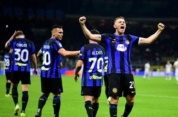 bungkam_genoa_2_1_inter_semakin_jauh_tinggalkan_juventus