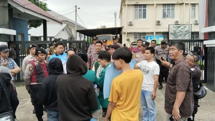 buntut_kasus_bullying_di_smpn_2_dinas_pendidikan_tebing_tinggi_didemo