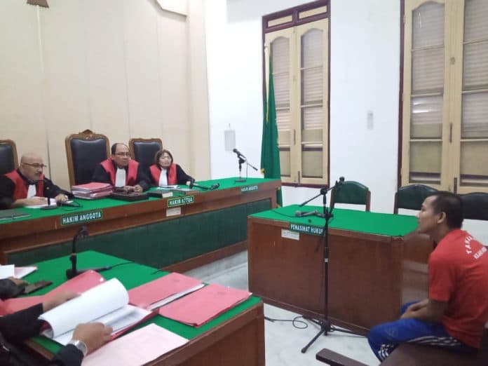 bunuh_ibu_kandung_di_dapur_rumah_wem_pratama_didakwa_lakukan_pembunuhan_berencana