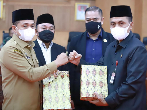 bupati_batu_bara_sampaikan_2_ranperda_dan_lkpj_2021