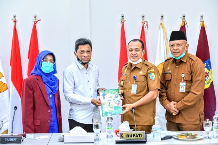 bupati_batu_bara_teken_mou_riset_dengan_uisu