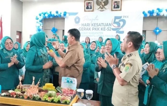 bupati_labura_tekankan_pentingnya_pembentukan_kader_pkk_di_desa_dan_kecamatan