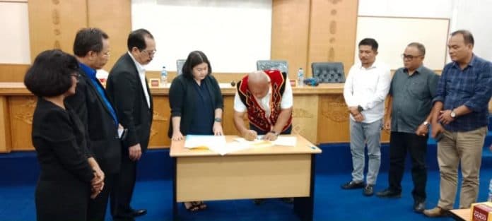bupati_nias_utara_dan_rektor_uda_tandatangani_mou_pengembangan_sdm_asn
