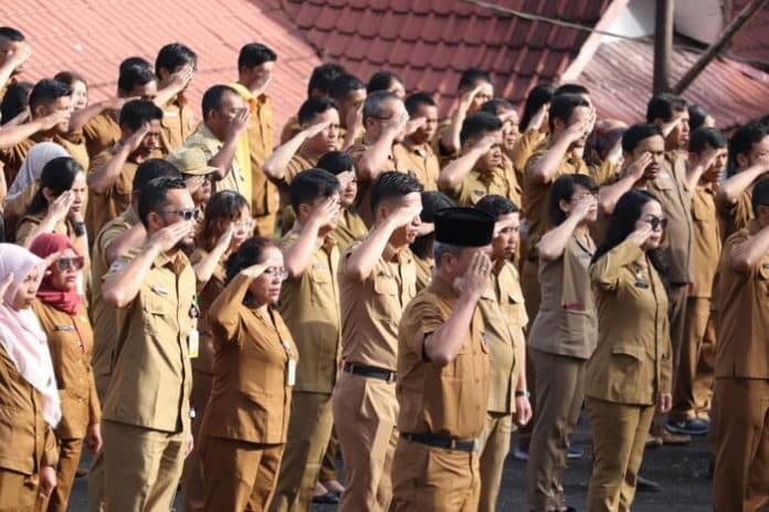 bupati_pakpak_bharat_ingatkan_asn_tidak_disiplin_ditindak_tegas
