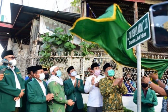 bupati_resmikan_jalan_bakaran_batu_jadi_jalan_hm_arsyad_lubis