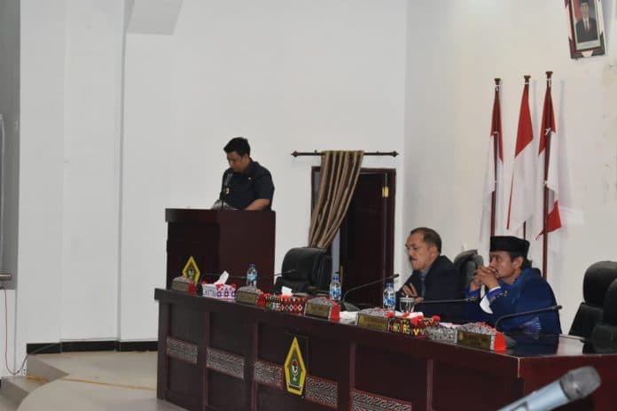 bupati_samosir_sampaikan_pengantar_nota_keuangan_atas_ranperda_p_apbd_2022