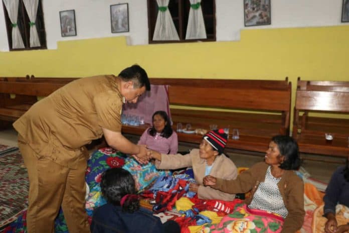 bupati_samosir_tinjau_lokasi_banjir_di_empat_desa_kecamatan_harian