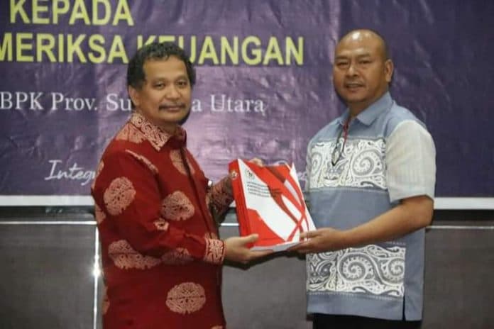 bupati_serahkan_lkpd_2022_pemkab_tapanuli_utara_kepada_bpk_ri