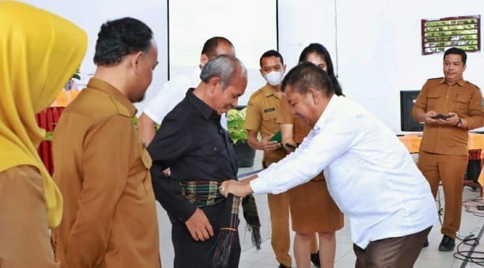bupati_simalungun_buka_sosialisasi_pelaksanaan_pengawasan_dan_penyelenggaraan_pemda