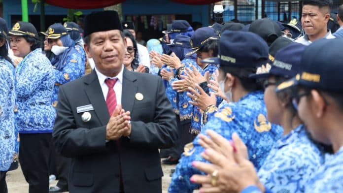 bupati_simalungun_lantik_516_kepala_sd_negeri_dan_48_pejabat_administrator_dan_pengawas