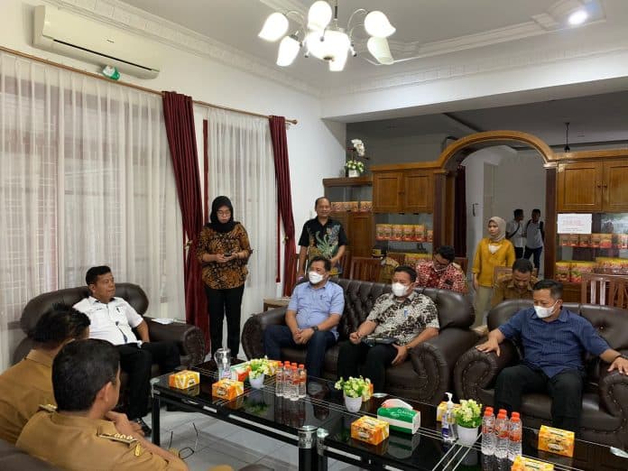 bupati_simalungun_minta_ptpn_iv_lakukan_kajian_sebelum_konversi_teh_ke_sawit