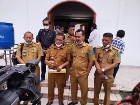 bupati_simalungun_sulit_ditemui_pangulu_gelar_aksi_damai