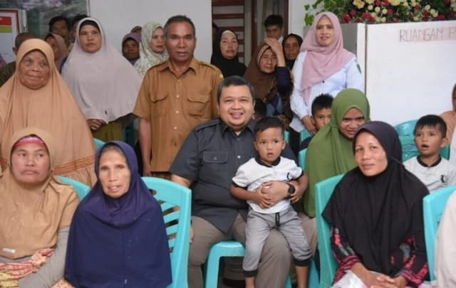 bupati_tapsel_jadikan_momen_ramadhan_jadi_sarana_berbagi