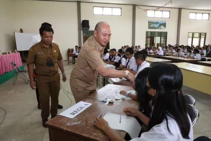 bupati_taput_cerdas_cermat_siapkan_generasi_emas_yang_cerdas_dan_kompetitif