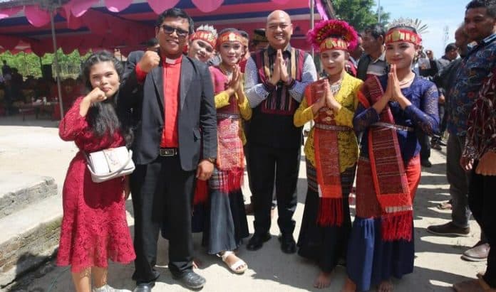 bupati_taput_hadiri_pesta_pembangunan_gki_sumut_sipultak