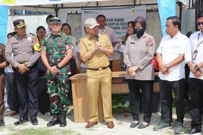 bupati_taput_lepas_distribusi_logistik_pemilu_2024