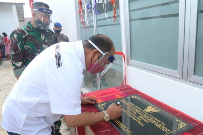 bupati_taput_resmikan_ruang_isolasi_munson_lyman