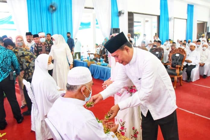 bupati_tepung_tawar_372_jemaah_calon_haji_asal_kabupaten_deli_serdang