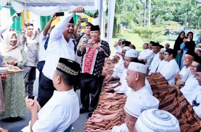 bupati_tepung_tawari_203_calon_jamaah_haji_simalungun_yang_masuk_kloter_14