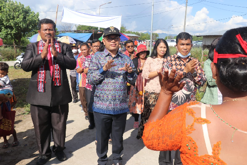 bupati_toba_imbau_warga_sambut_wisatawan_dengan_sikap_batak_naraja