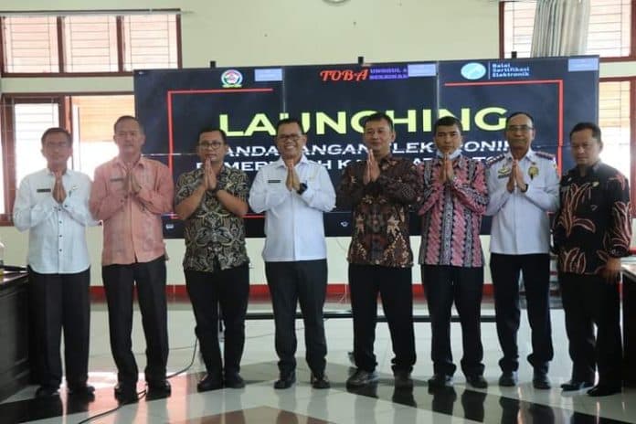 bupati_toba_launching_tanda_tangan_elektronik