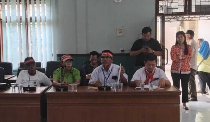 buruh_produksi_kami_terus_menurun_rokok_polos_semakin_mengancam